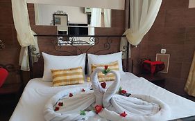 Paralax Hotel